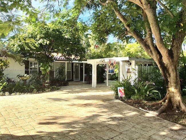 500 NE 27th Dr in Wilton Manors, FL - Building Photo - Building Photo