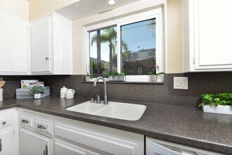 2002 Missouri St, Unit 6 in San Diego, CA - Building Photo - Building Photo