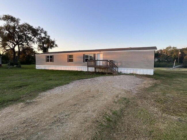 133 Country Oaks St in Brazoria, TX - Building Photo - Building Photo