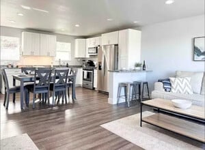 9608 W 56th Pl in Arvada, CO - Foto de edificio - Building Photo