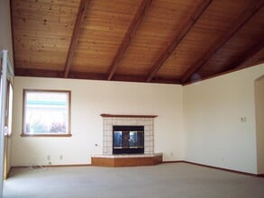 633 Silver Ave in Half Moon Bay, CA - Building Photo - Building Photo