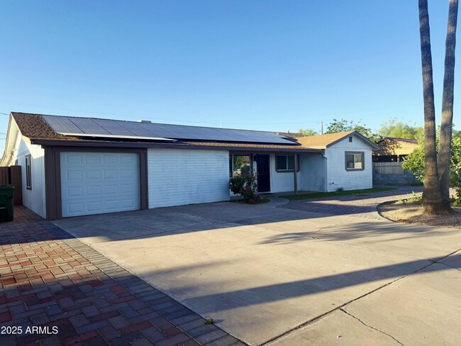 property at 1132 E 12th St