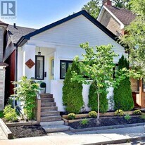 20 Amroth Ave in Toronto, ON - Building Photo