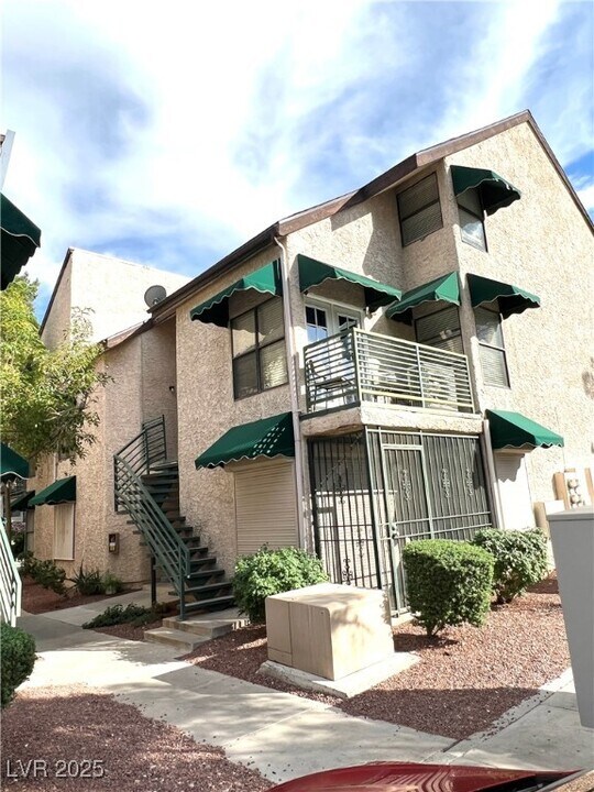 490 Elm Dr in Las Vegas, NV - Building Photo