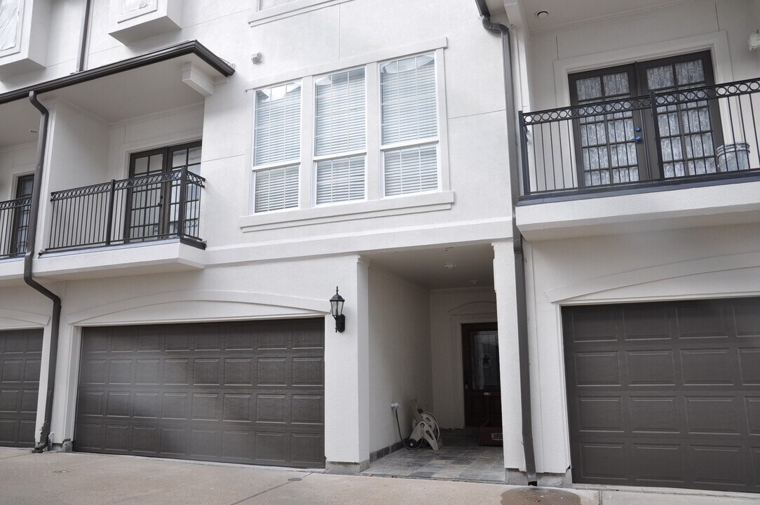 5922 Burgoyne Dr. in Houston, TX - Building Photo