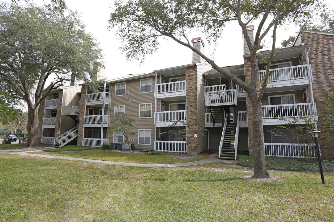 Cypress Lake Apartments in Tampa, FL - Building Photo