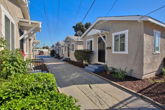 10926 S Grevillea Ave in Inglewood, CA - Building Photo - Building Photo