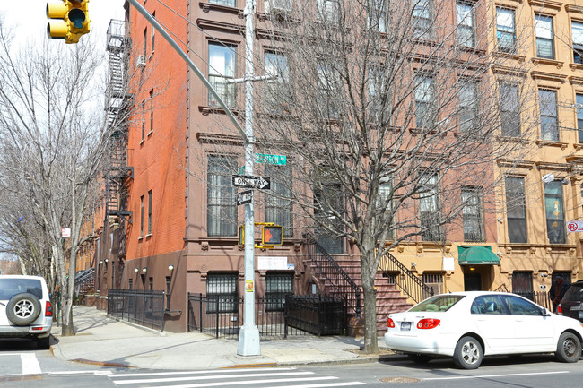 1974 Madison Ave in New York, NY - Foto de edificio - Building Photo