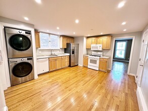 351 Sumner St, Unit #1 in Boston, MA - Building Photo - Building Photo