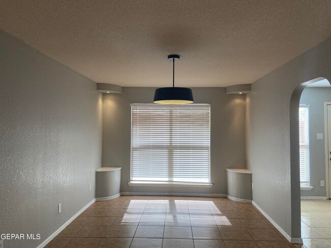 4433 N Stanton St in El Paso, TX - Building Photo - Building Photo