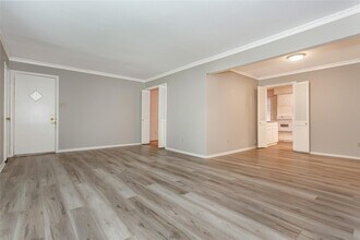 6007 Sandhurst Ln, Unit B in Dallas, TX - Building Photo - Building Photo