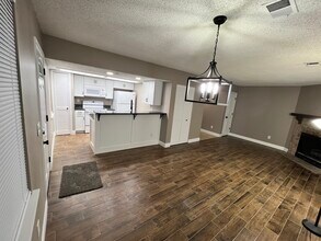 8303 N Everton, Unit Apt C in Kansas City, MO - Building Photo - Building Photo