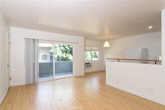 11921 Goshen Ave, Unit 6 in Los Angeles, CA - Foto de edificio - Building Photo