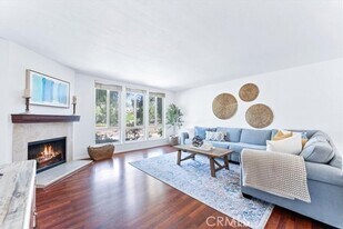 23454 Coso in Mission Viejo, CA - Building Photo