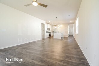 530 Hillpark Ln in Greer, SC - Foto de edificio - Building Photo