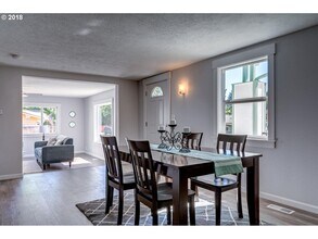 9557 SE 40th Ave in Milwaukie, OR - Building Photo - Building Photo