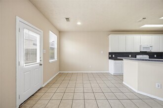 14322 Mooreview Ln in Houston, TX - Foto de edificio - Building Photo