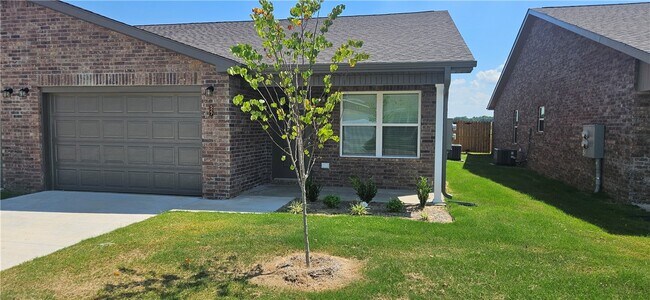 627 NW 68th Ave in Bentonville, AR - Building Photo - Building Photo