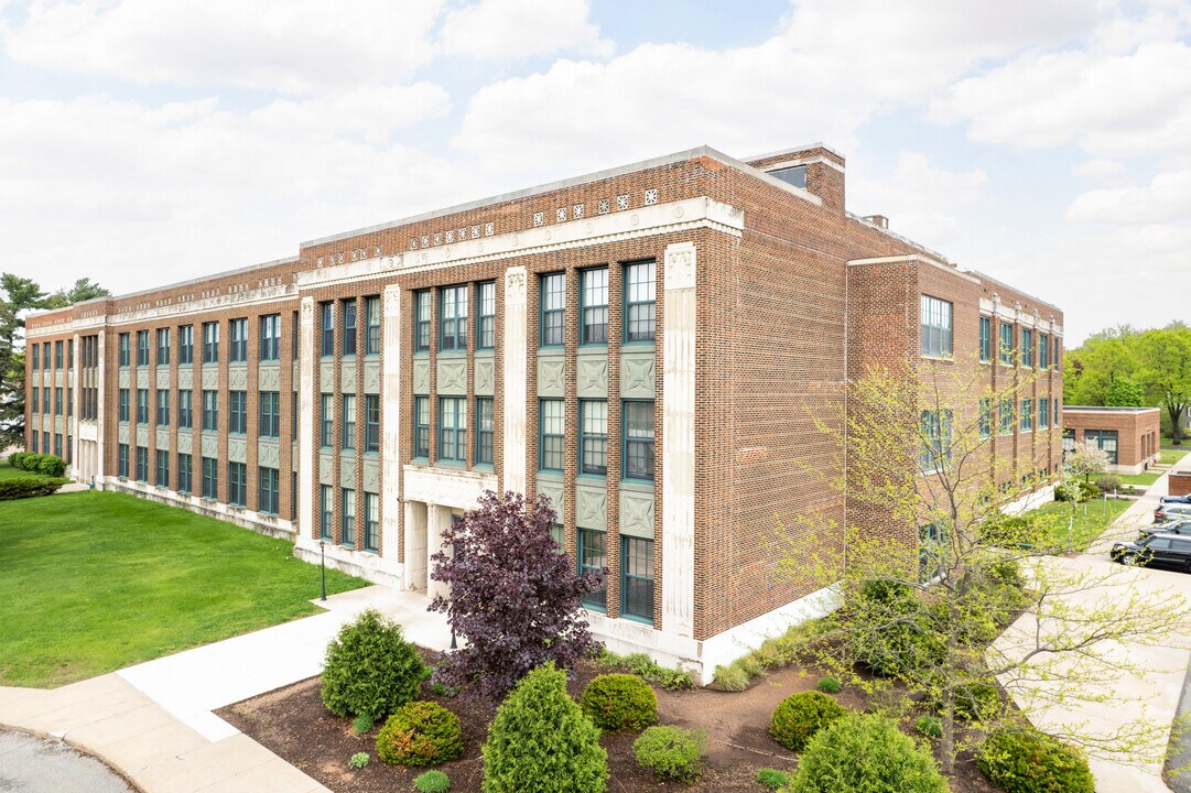 East High Apartments in Wausau, WI - Building Photo