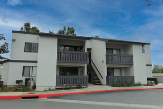 Birchmont in Escondido, CA - Foto de edificio - Building Photo