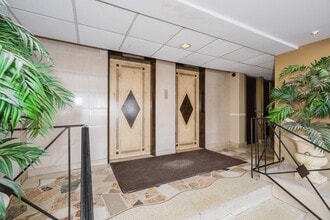 Greystone Place in Hamilton, ON - Building Photo - Building Photo