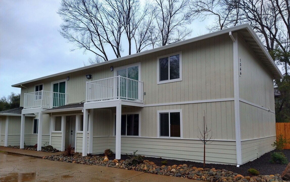 1566 Bramble Place in Redding, CA - Building Photo