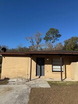 620-622 Pineville Ln in Lakeland, FL - Building Photo