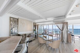 27060 Malibu Cove Colony Dr in Malibu, CA - Building Photo