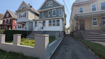 352 Jackson St in Orange, NJ - Building Photo