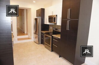 1030 Commonwealth Ave in Boston, MA - Building Photo - Building Photo