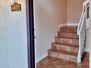 4635 NW 97th Pl, Unit 158 in Doral, FL - Foto de edificio - Building Photo