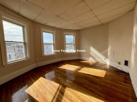 26-28 Harbor View St, Unit 3 Apartments