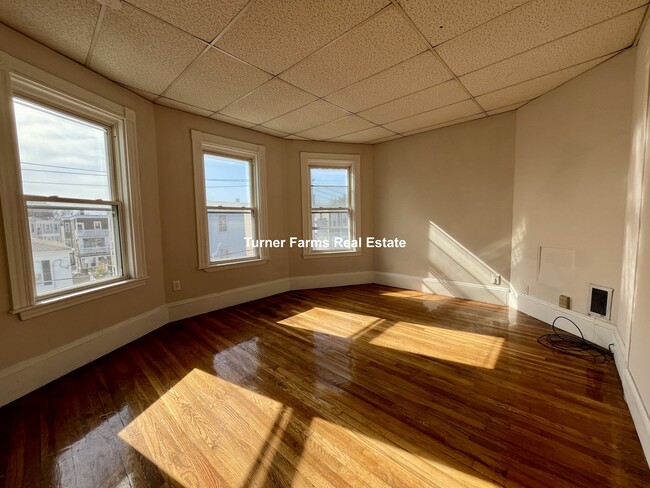 26-28 Harbor View St, Unit 3