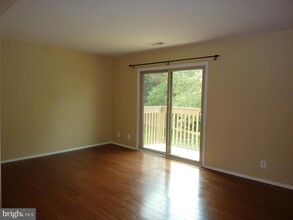 2504 Glengyle Dr, Unit 2504 in Vienna, VA - Building Photo - Building Photo