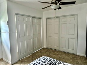 238 SE 2nd St-Unit -SIDE in Dania Beach, FL - Building Photo - Building Photo