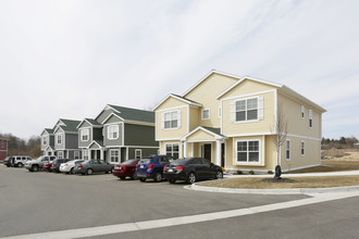 Campus Creek Cottages in Big Rapids, MI - Building Photo - Building Photo