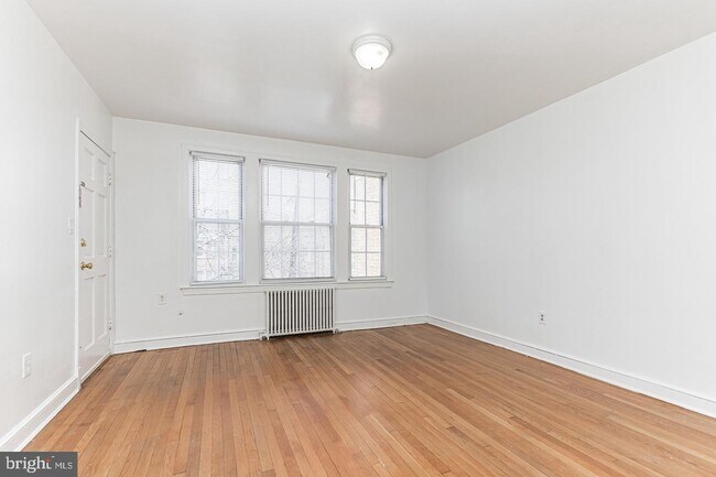 1616 17th Pl SE-Unit -2 in Washington, DC - Building Photo - Building Photo