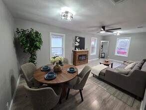 328 N Taylor St in Gainesville, TX - Building Photo - Building Photo