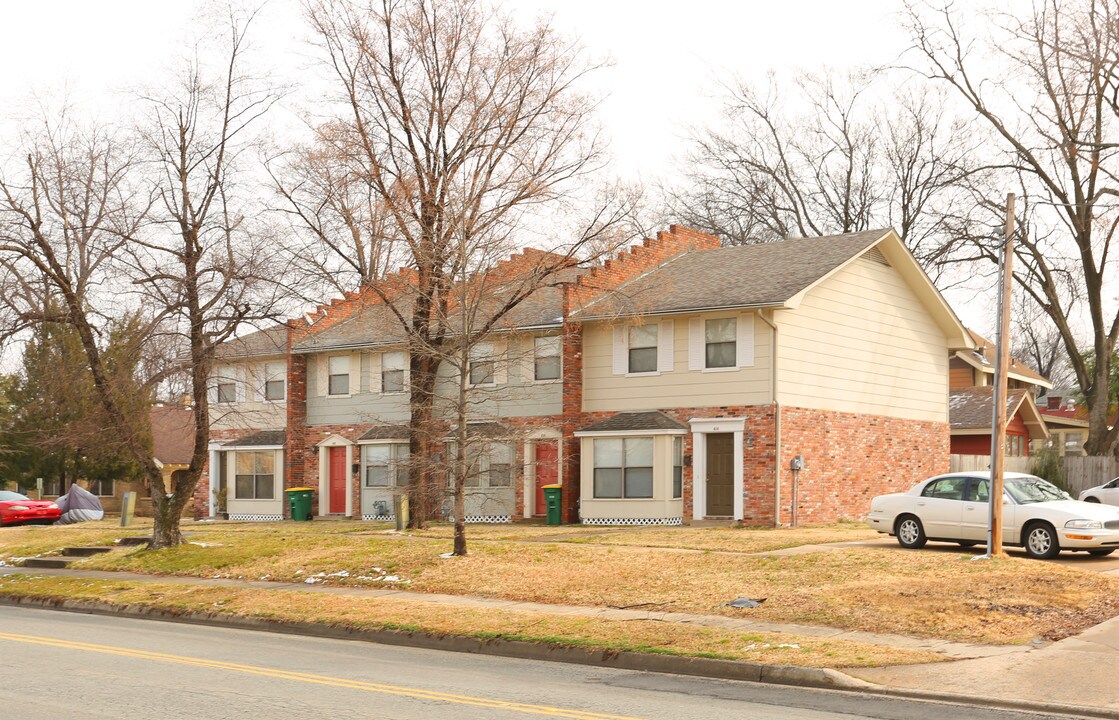 Broadway Condominiums in North Little Rock, AR - Building Photo