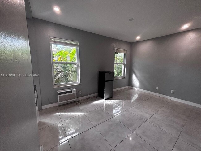 319 W 28th St in Miami Beach, FL - Building Photo - Building Photo