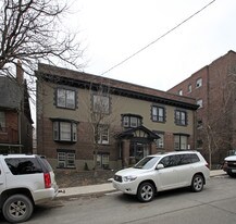 19 Tennis Cres in Toronto, ON - Building Photo