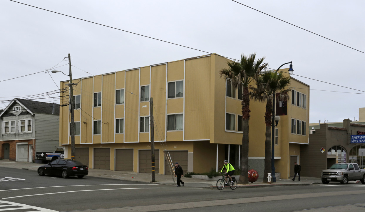 1401 Ocean Ave in San Francisco, CA - Building Photo