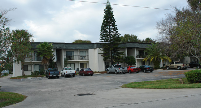 Palmetto Square Apartments in Daytona Beach, FL - Building Photo - Building Photo