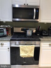 2663 MANHATTAN Pl-Unit -307 in Vienna, VA - Foto de edificio - Building Photo