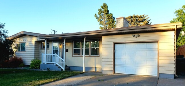 1079 S Woodruff Ave, Unit 1