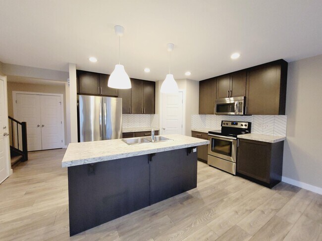 1606-164A 164A St SW in Edmonton, AB - Building Photo - Building Photo