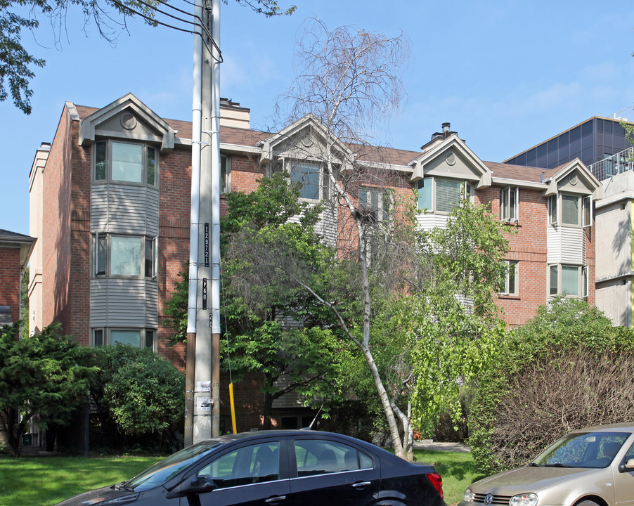 60 Kippendavie Ave in Toronto, ON - Building Photo