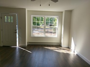 60 Somersworth Rd in North Berwick, ME - Building Photo - Building Photo
