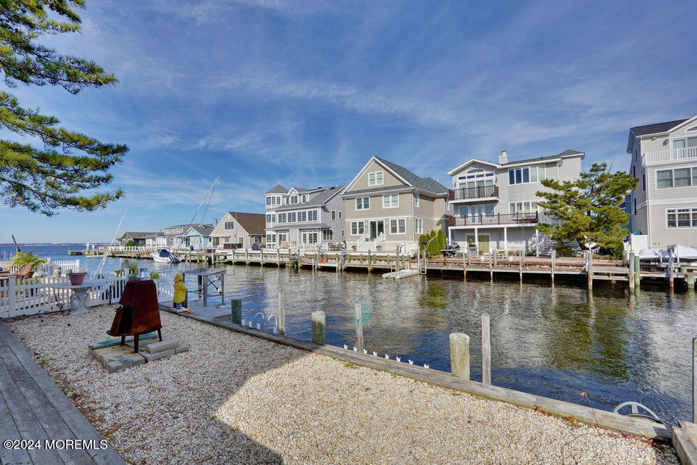 256 Ocean Bay Blvd in Lavallette, NJ - Foto de edificio