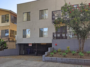 924 N Stanley Ave in West Hollywood, CA - Building Photo - Building Photo